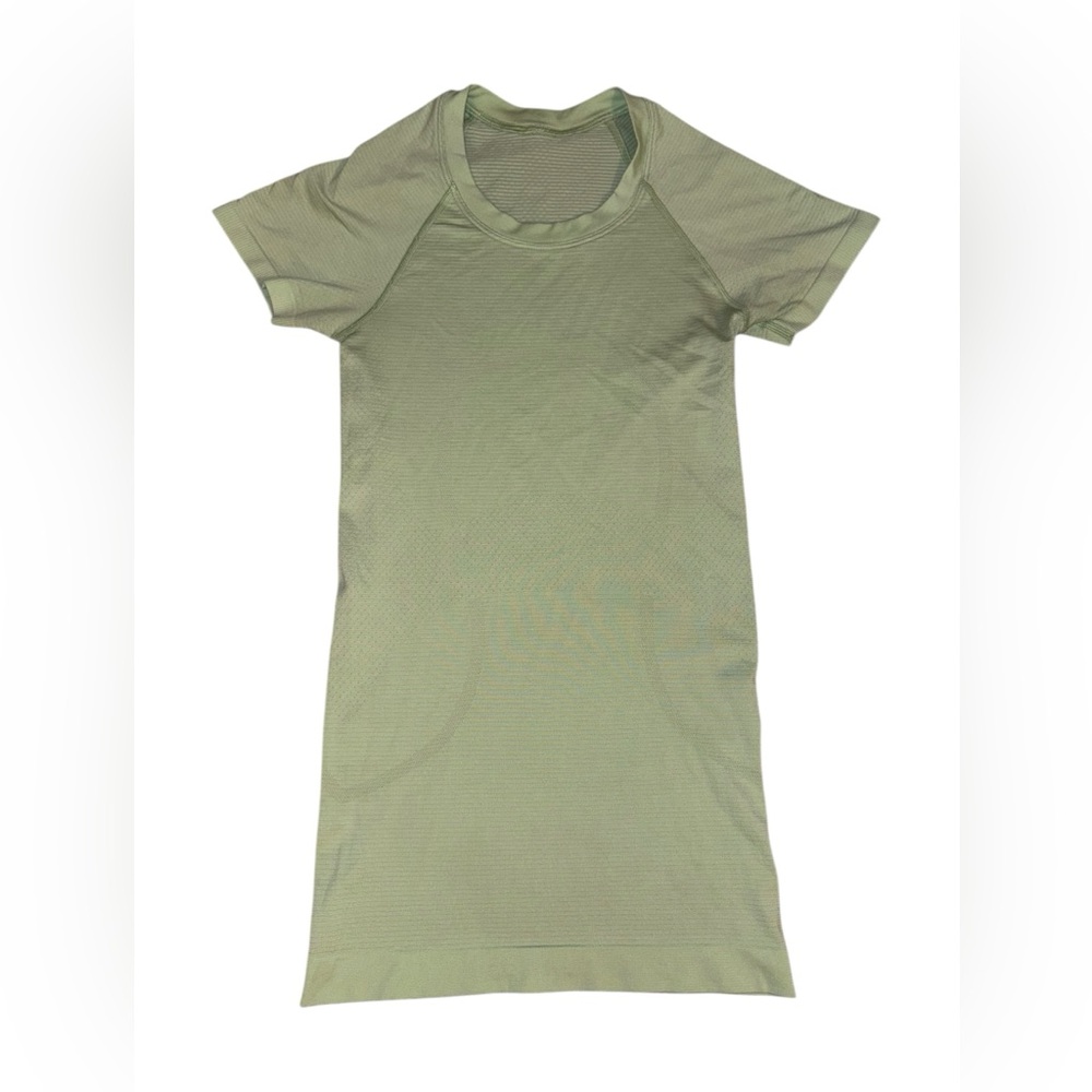 Lululemon short sleeve shirt
